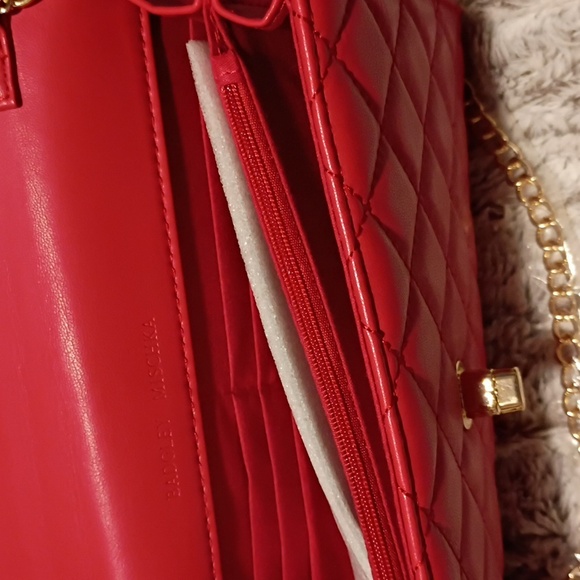 NWT Badgley Mischka Crossbody Red Quilted With Gold Studs and Gold Hardware - Picture 3 of 5